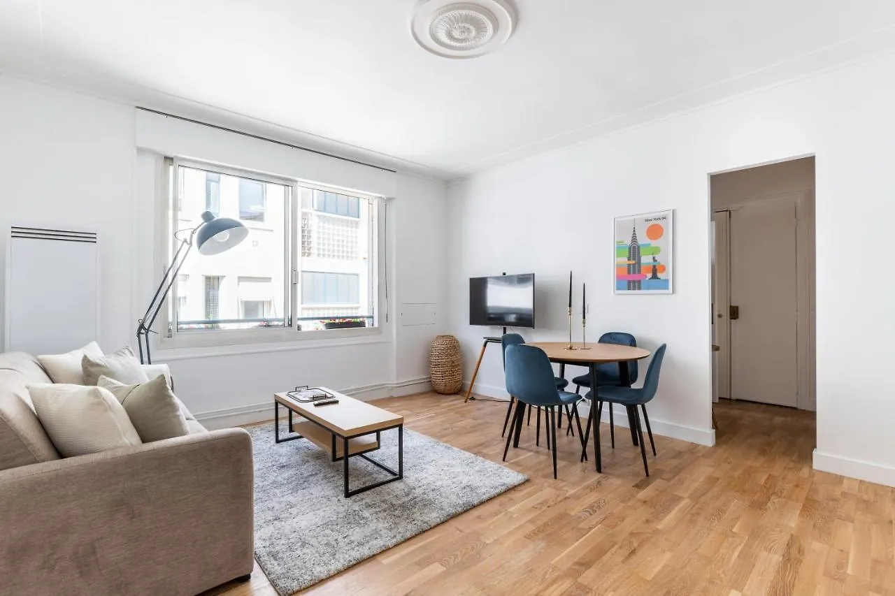 Apartment Home Suite Home Montaigne Place De L'Alma Frankreich